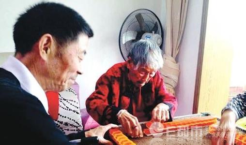 103岁老人打麻将